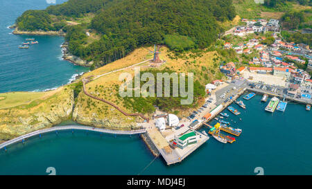 Vue aérienne de Windy Hill dans l'île de Geoje de la Corée du Sud. La célèbre place pour les touristes dans l'île de Geoje. Vue aérienne du drone. Banque D'Images