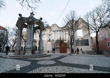 Une vue de Largo do Carmo à Lisbonne, Portugal Banque D'Images