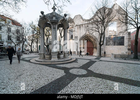 Une vue de Largo do Carmo à Lisbonne, Portugal Banque D'Images