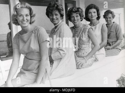 Les femmes de la famille Kennedy : Joan Bennett, Jean, Eunice, Jacqueline, Ethel, USA 1961 Banque D'Images