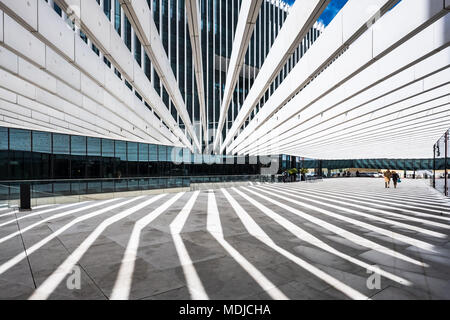 Portugal, Lisbonne - Mars 15, 2018. Le siège de l'EDP est conçu par Aires Mateus et une vue sur les toits de Lisbonne. Banque D'Images