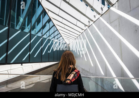 Portugal, Lisbonne - Mars 15, 2018. Le siège de l'EDP est conçu par Aires Mateus et une vue sur les toits de Lisbonne. Banque D'Images