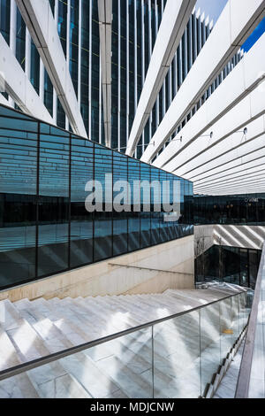 Portugal, Lisbonne - Mars 15, 2018. Le siège de l'EDP est conçu par Aires Mateus et une vue sur les toits de Lisbonne. Banque D'Images