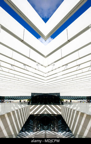 Portugal, Lisbonne - Mars 15, 2018. Le siège de l'EDP est conçu par Aires Mateus et une vue sur les toits de Lisbonne. Banque D'Images