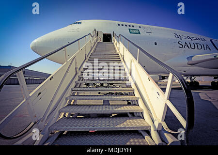 Boeing 747-400 Freighter SF stationné à la rampe de chargement Banque D'Images