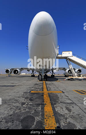 Boeing 747-400 Freighter SF stationné à la rampe de chargement Banque D'Images