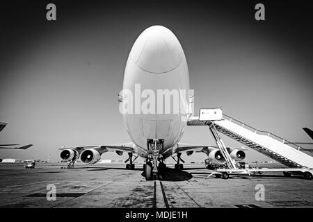 Boeing 747-400 Freighter SF stationné à la rampe de chargement Banque D'Images