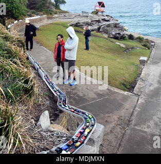 Sydney, Australie - Oct 27, 2017. Jane Gillings : Sommes-nous encore là ?. Sculpture par la mer le long de la promenade côtière de Coogee à Bondi est le plus grand Banque D'Images