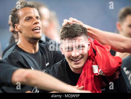 Gelsenkirchen, Allemagne. 18 avr, 2018. La jubilation finale F, gardien Luka JOVIC (F/withte) Football DFB Pokal, demi-finale, le FC Schalke 04 (GE) - l'Eintracht Francfort (F) 0 : 1, le 18/04/2018 à Gelsenkirchen, Allemagne. Utilisation dans le monde entier | Credit : dpa/Alamy Live News Banque D'Images