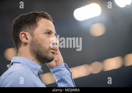 Gelsenkirchen, Allemagne. 18 avr, 2018. coach Domenico TEDESCO (GE) Football DFB Pokal, demi-finale, le FC Schalke 04 (GE) - l'Eintracht Francfort (F), le 18/04/2018 à Gelsenkirchen, Allemagne. Utilisation dans le monde entier | Credit : dpa/Alamy Live News Banque D'Images