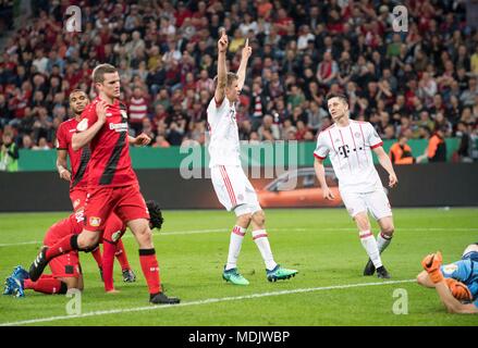 Jubilation Thomas Mueller (withte Muller, M) après son but à 2 : 6 DFB Pokal, football, demi-finale, Bayer 04 Leverkusen (LEV) - Bayern Munich (M) 2 : 6, le 17/04/2018 à Leverkusen / Allemagne. Dans le monde d'utilisation | Banque D'Images