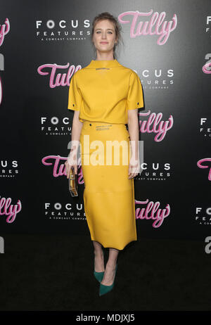 Los Angeles, CA, USA. 18 avr, 2018. 18 avril 2018 - Los Angeles, Californie - Mackenzie Davis. ''Tully'' Los Angeles Premiere tenue au Regal Cinemas L.A. Vivre. Crédit photo : F. Sadou/AdMedia Crédit : F. Sadou/AdMedia/ZUMA/Alamy Fil Live News Banque D'Images