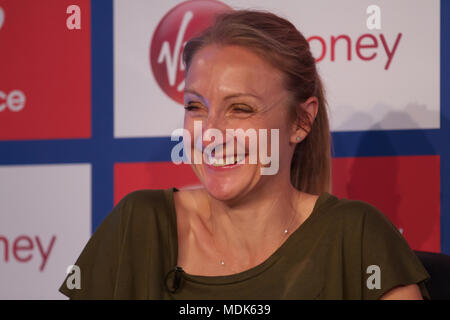 London,UK,20 avril 2018,Paula Radcliffe MBE, détenteur du record du monde, assiste à une séance marathon de Londres par le Tower Bridge avant le marathon le dimanche.Elle a remporté le marathon de Londres en 2002, 2003 et 2005. En novembre 2004, elle remporte le marathon de New York dans un style à couper le souffle et en 2005, elle a remporté la médaille d'or aux Championnats du monde à Helsinki pour la même distance.Larby Keith Crédit/Alamy Live News Banque D'Images