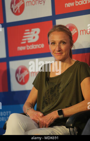 London UK 20 avril 2018 Paula Radcliffe le trois fois vainqueur du marathon de Londres, trois fois champion du marathon de New York, et le détenteur du record depuis 2002 les femmes à l'Esprit de Londres photo appel à la Vierge Argent Marathon de Londres 2018 Quezada-Neiman@Paul/Alamy Live News Banque D'Images