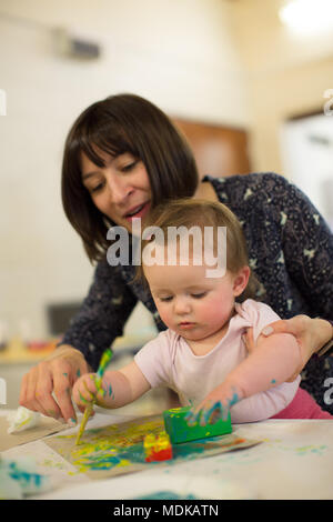 Maman Et Bebe De 6 Mois Peinture Photo Stock Alamy