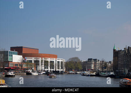 Amsterdam, Pays-Bas - 14 avril 2018 Vue extérieure du Dutch National Ballet de l'Opéra. Le Stopera est complexe, à la fois du logement hôtel de ville d'Amsterdam. Banque D'Images