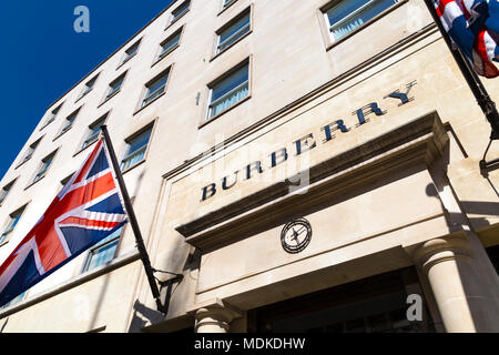 Façade de Burberry magasin succursale Mayfair sur New Bond Street, London, UK Banque D'Images