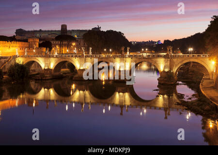 Pont Angel, Dawn, Tiber, Rome, Latium, Italie Banque D'Images