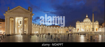 La Place Saint Pierre avec la Basilique Saint Pierre, les colonnades du Bernin, Dawn, Vatican, Rome, Latium, Italie Banque D'Images