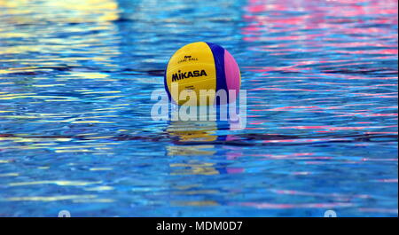 Budapest, Hongrie - 16 juil., 2017. Waterpolo ball dans la piscine. Championnat du monde de water-polo de la FINA a eu lieu à Alfred Hajos Piscine Center à 2 Banque D'Images