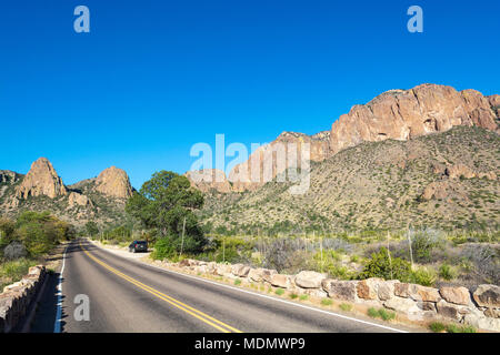 Texas, Big Bend National Park, vue depuis la route du bassin Chiso Banque D'Images