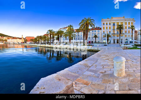 Vue panoramique du front de mer de Split à partir de la jetée, Dalmatie, Croatie Banque D'Images