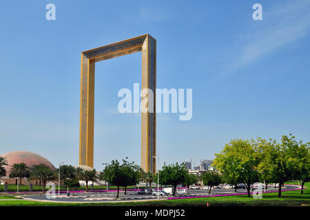 Dubaï, Émirats arabes unis - 8 avril. En 2018. - Un bâtiment dans le cadre de Dubaï sous forme de cadre pour photos. nouvelle attraction a été construite en 2018. Banque D'Images