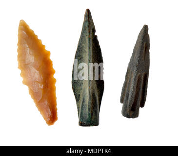 Arrowhead development. Néolithique (silex) -gauche, ancienne cité romaine (centre -bronze) et droit (Scythes - bronze, c600-300C.-B.) Banque D'Images