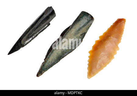 Arrowhead development. Néolithique (silex) -droit, ancienne cité romaine (centre -bronze) et gauche (Scythes - bronze, c600-300C.-B.) Banque D'Images