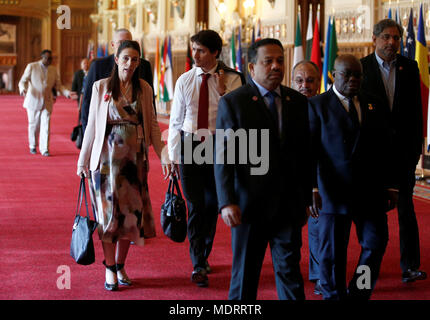 Le premier ministre de la Nouvelle-Zélande et Jacinda Ardern le premier ministre du Canada, Justin Trudeau marcher dans St George's Hall au château de Windsor, Berkshire comme ils vont à la rencontre des chefs de gouvernement du Commonwealth (CHOGM). Banque D'Images