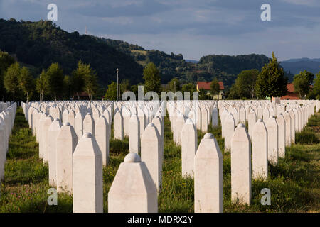 Srebrenica, la Bosnie-Herzégovine, le 16 juillet 2017 : Srebrenica, Potocari cimetière et mémorial aux victimes du génocide Banque D'Images