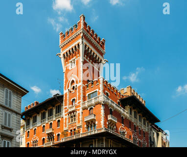 Cova Hotel, également connu sous le nom de Palazzo Viviani Cova est un bâtiment historique de Milan, Italie du nord, près de la Basilique de Sant'Ambrogio. Banque D'Images