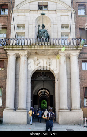 Milan, Italie - 18 Avril 2018 : Entrée de l'Université catholique de Milan, Italie Banque D'Images