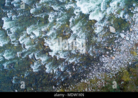 Rivière de montagne, Vue du dessus Banque D'Images