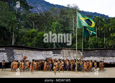 Dans celeBrazilation danse indiens de 2'0 ans de démarcation TIY - Terra Indigena Yanomami Banque D'Images