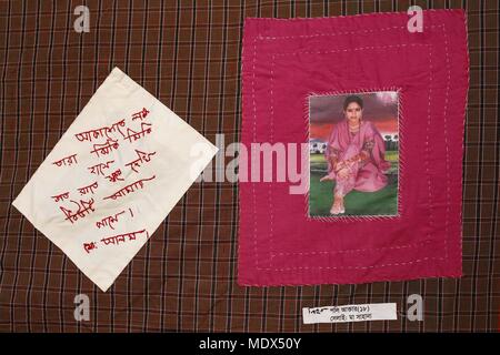 Dhaka, Bangladesh. Apr 20, 2018. Un mémorial titre de l'exposition 'Mémoires Kantha et mots'' tenue à protester contre des milliers de vies et de rêves de se souvenir des travailleurs tués dans l'effondrement du Rana Plaza le 24 avril à 2013, en face de Rana Plaza, Savar. Credit : Md. Mehedi Hasan/ZUMA/Alamy Fil Live News Banque D'Images