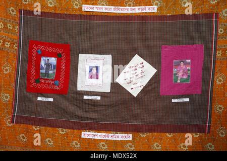 Dhaka, Bangladesh. Apr 20, 2018. Un mémorial titre de l'exposition 'Mémoires Kantha et mots'' tenue à protester contre des milliers de vies et de rêves de se souvenir des travailleurs tués dans l'effondrement du Rana Plaza le 24 avril à 2013, en face de Rana Plaza, Savar. Credit : Md. Mehedi Hasan/ZUMA/Alamy Fil Live News Banque D'Images