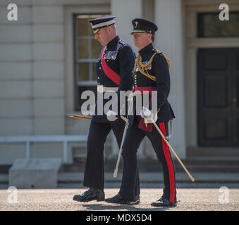 La Caserne Wellington, Londres, Royaume-Uni. 20 avril, 2018. Des soldats en kilt pour la garde de cérémonie avec aider à Londres pour les 3 prochaines semaines comme société Balaklava, 5e Bataillon du Régiment Royal d'Écosse prend ses fonctions dans la capitale. Avant ces soldats opérationnels sont autorisés à monter la garde à l'extérieur de Buckingham Palace ou la Tour de Londres, ils doivent d'abord passer muster en face de certains des juges les plus sévères de l'armée. Ce rôle de l'inspection nécessite l'Edinburgh-basée des troupes pour prouver leurs prouesses de cérémonie devant des officiers supérieurs de la Division des ménages. Credit : Malcolm Park/Alamy Banque D'Images