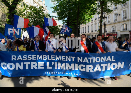 Paris, France, le 20 avril 2018. Le Front national d'organiser un rassemblement contre la politique d'immigration du Président Emmanuel Macron, en face de l'Assemblée nationale, avec un discours de Marine Le Pen Crédit : Avenir Photos/Alamy Live News Banque D'Images