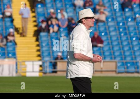 Leeds, Angleterre, 20 avril 2018. L'arbitrage de Nick Cook dans le comté de Nottinghamshire Yorkshire contre match de championnat à Emerald Headingley, Leeds. Crédit : Colin Edwards/Alamy Live News. Banque D'Images