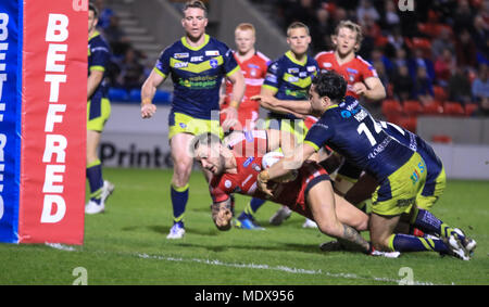 20 avril 2018, Stade AJ Bell, Manchester, Angleterre ; Betfred Super League rugby, Salford Red Devils v Wakefield Trinity ; George Griffin de Salford Red Devils à la ligne d'essayer Banque D'Images