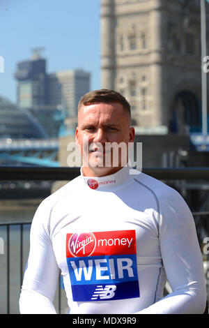 David Weir (GBR) à un marathon de Londres Virgin Money photocall avant course de l'élite des athlètes handicapés, Tower Hotel, Londres, Royaume-Uni. Weir est devenu le plus grand succès de l'athlète d'élite dans l'histoire de la marathon de Londres lorsqu'il a décroché son septième titre en fauteuil roulant pour hommes l'an dernier, dépassant enfin Tanni Grey-thompson record de cinq ans après qu'il a remporté son sixième titre en 2012. Weir a battu le monde nouvellement couronné champion du marathon Majors Marcel Hug. Le marathon, qui aura lieu le dimanche 22 avril est partie du monde Marathon Majors et aussi le monde Para athlétisme Marathon Coupe du monde. Banque D'Images