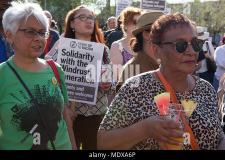 Une manifestation pacifique à Windrush Square, Brixton, en dehors de la Black Cultural Archives, à faire preuve de solidarité avec les membres du Windrush Generation qui expose à l'expulsion : Banque D'Images