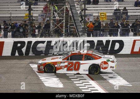 Richmond, Virginia, USA. Apr 20, 2018. 20 avril 2018 - Richmond, Virginie, USA : Christopher Bell (20) gagne le ToyotaCare 250 au Richmond Raceway à Richmond, en Virginie. Crédit : Chris Owens Asp Inc/ASP/ZUMA/Alamy Fil Live News Banque D'Images