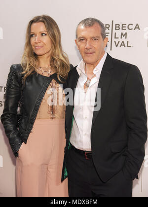 New York, NY, USA. Apr 20, 2018. Nicole Kimpel et Antonio Banderas assiste à la "Genius : Picasso pendant la premiere 2018 Tribeca Film Festival au CCMB Tribeca PAC le 20 avril 2018 à New York. Crédit : John Palmer/media/Alamy Punch Live News Banque D'Images