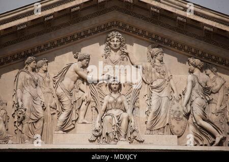 Paris, musée du Louvre, Perrault, l'architecte Claude Perrault, Colonnade, détail gate, Napoléon Ier, soulagement, Banque D'Images