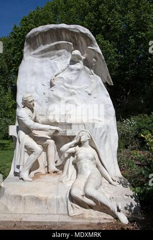 Paris, Parc Monceau, statue en hommage à Frédéric Chopin, Banque D'Images