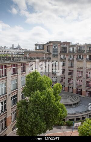 Paris, 77 avenue de Clichy, lycée jules ferry, rue de la terrasse, vue sur Montmartre et le Sacré Cœur Banque D'Images