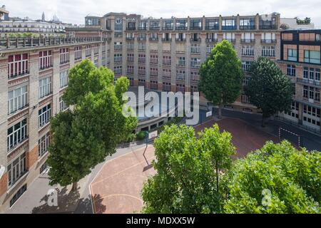 Paris, 77 avenue de Clichy, lycée jules ferry, rue de la terrasse, vue sur Montmartre et le Sacré Cœur Banque D'Images