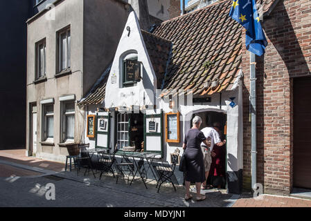 Touristes de 18e siècle Humblet van Majutte / chambre des Majutte, ancienne maison de pêcheur musée maintenant-café à Blankenberge, Flandre occidentale, Belgique Banque D'Images